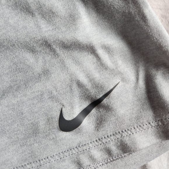 Nike Dri-Fit Hooded Long Sleeve Shirt - Light Grey - Medium - Picture 2 of 6